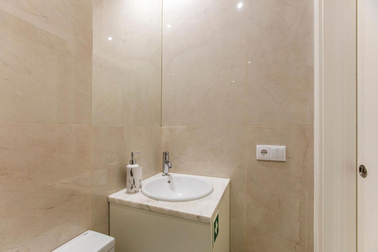 Lovelystay - Cozy 1Br In Santa Catarina W/ Balcony Порто Екстериор снимка